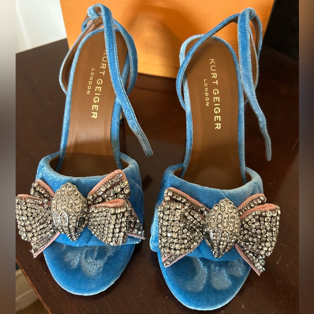 Kurt Geiger London Kensington  bow heel blue. Size small 38.5 rare sold out!